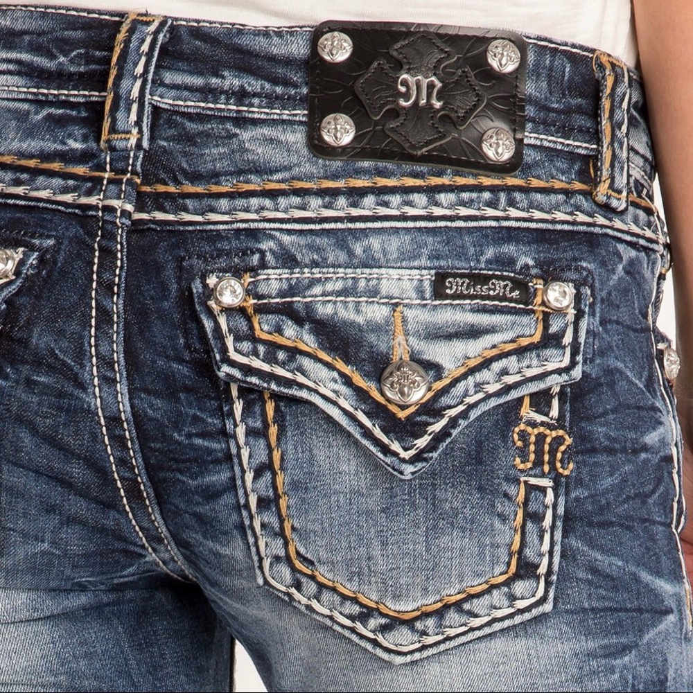 ♱ Miss Me Two Tone Big Stitch Signature Boot Jeans